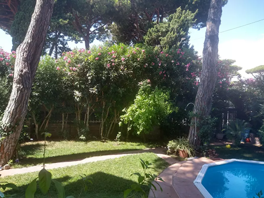 Immagine 12 di Villa in vendita  in Piazza del Poggio a Anzio