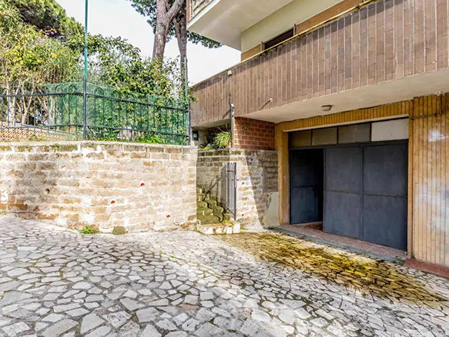 Immagine 36 di Villa in vendita  in Piazza del Poggio a Anzio