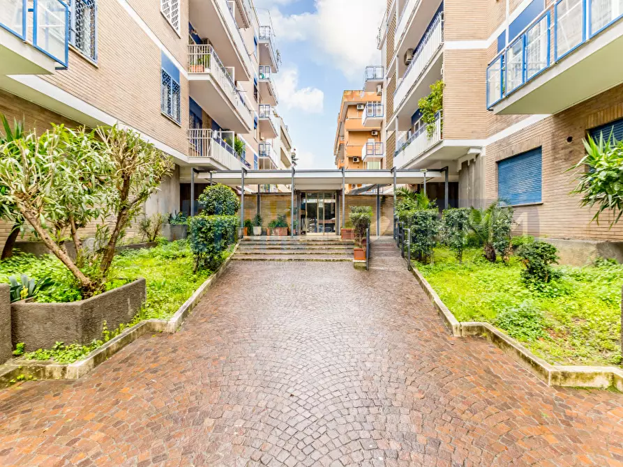 Immagine 27 di Appartamento in vendita  in Via Pizzo Bernina a Roma