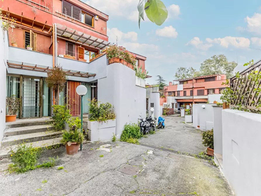 Immagine 1 di Villa in vendita  in Via Trionfale a Roma