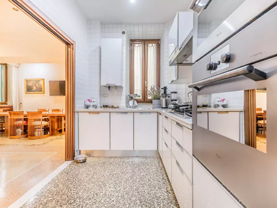 Immagine 15 di Appartamento in vendita  in Via Dardanelli a Roma