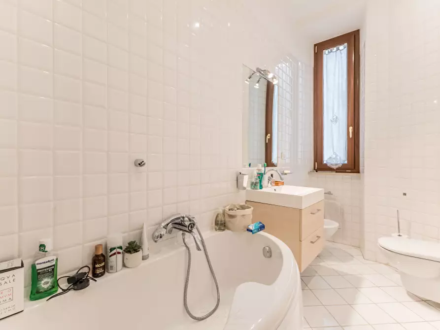 Immagine 25 di Appartamento in vendita  in Via Dardanelli a Roma