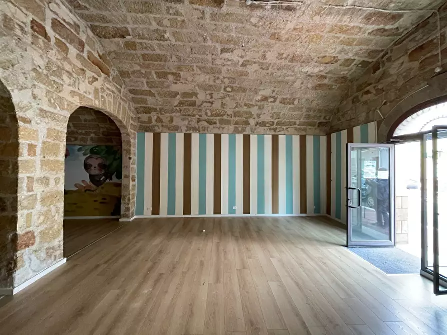 Immagine 2 di Negozio in affitto  in Via Vittorio Emanuele III a Terrasini