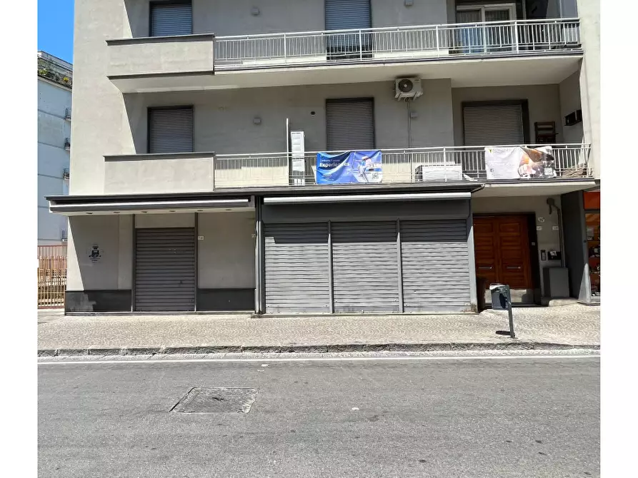 Immagine 1 di Negozio in affitto  in Via Giuseppe Cosenza a Castellammare Di Stabia