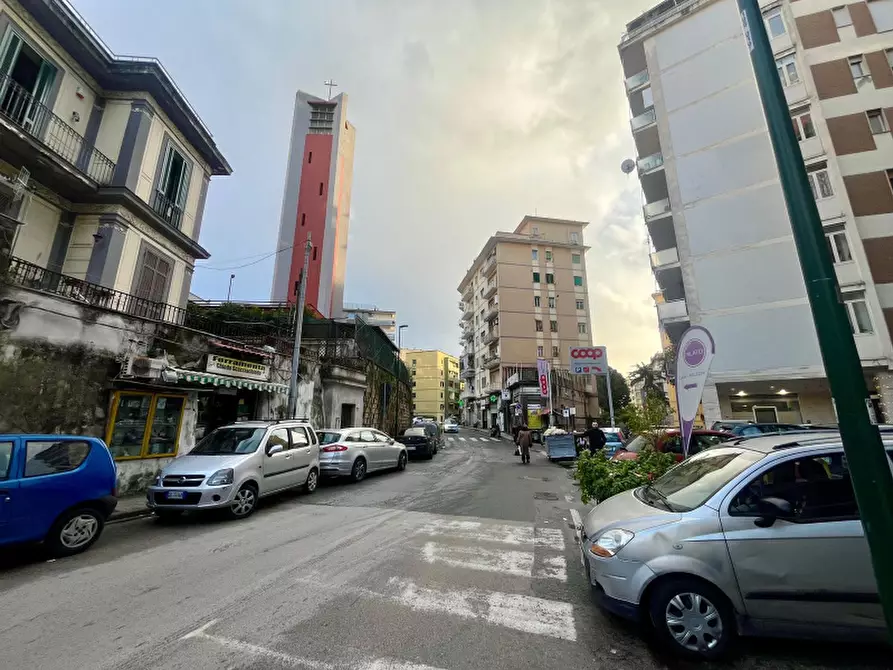 Immagine 2 di Negozio in affitto  in Via San Giacomo dei Capri a Napoli