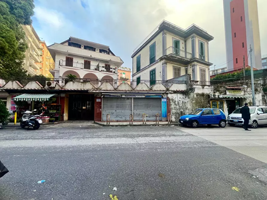 Immagine 4 di Negozio in affitto  in Via San Giacomo dei Capri a Napoli