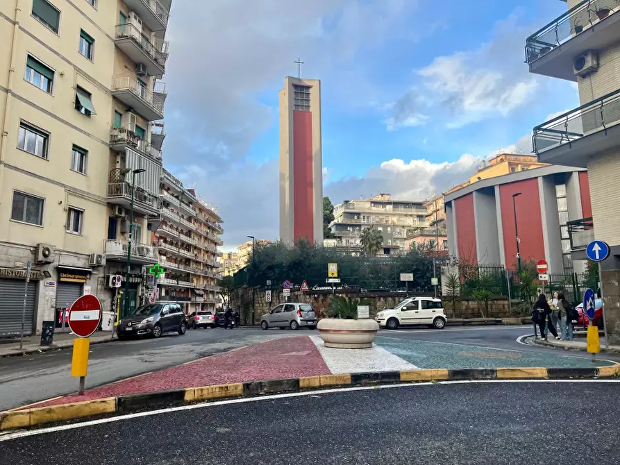 Immagine 1 di Negozio in affitto  in Via San Giacomo dei Capri a Napoli