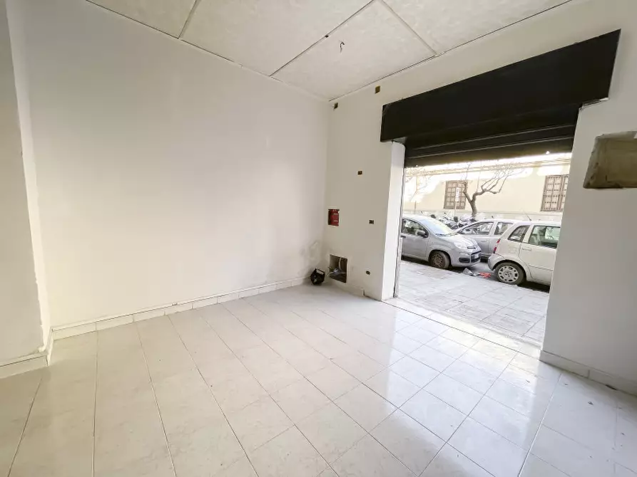 Immagine 3 di Negozio in vendita  in Via Enrico Albanese a Palermo