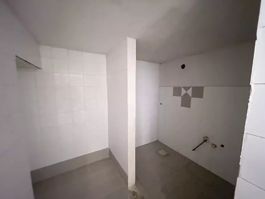 Immagine 8 di Negozio in vendita  in Via Enrico Albanese a Palermo