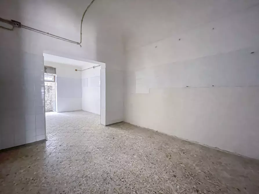 Immagine 10 di Negozio in vendita  in Via Enrico Albanese a Palermo