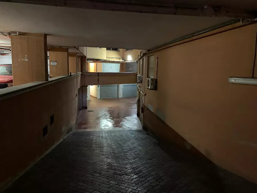 Immagine 2 di Box auto in vendita  in Via Imperatore Federico a Palermo