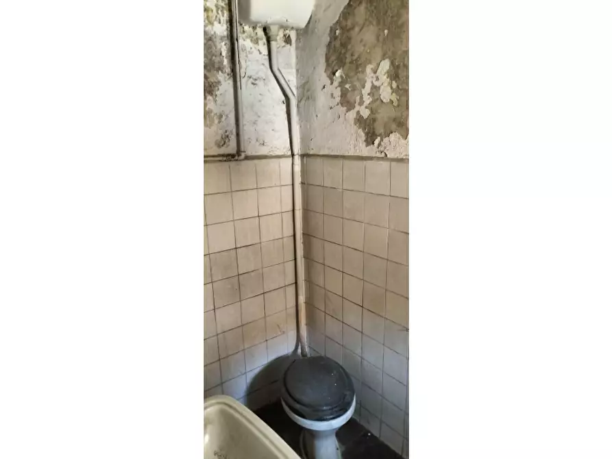 Immagine 16 di Negozio in affitto  in Via Villagrazia a Palermo