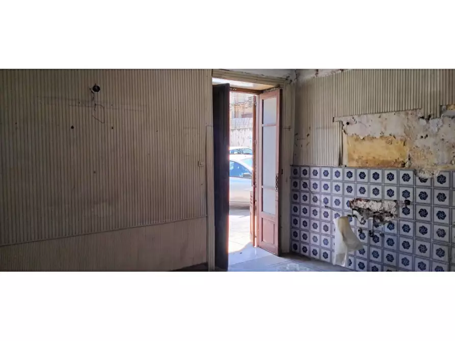 Immagine 6 di Negozio in affitto  in Via Villagrazia a Palermo