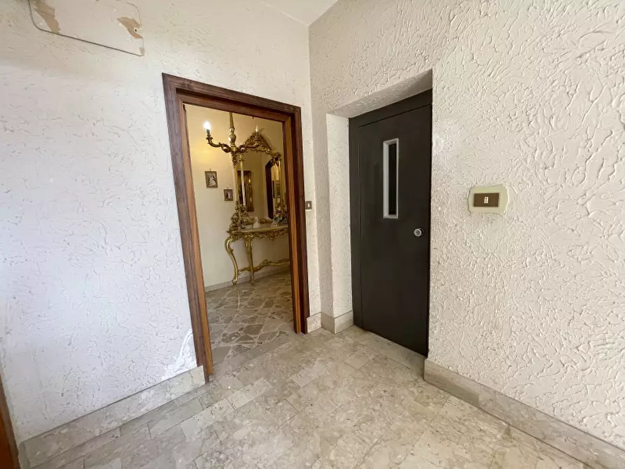 Immagine 2 di Appartamento in vendita  in Via Vincenzo Ajovalasit a Palermo