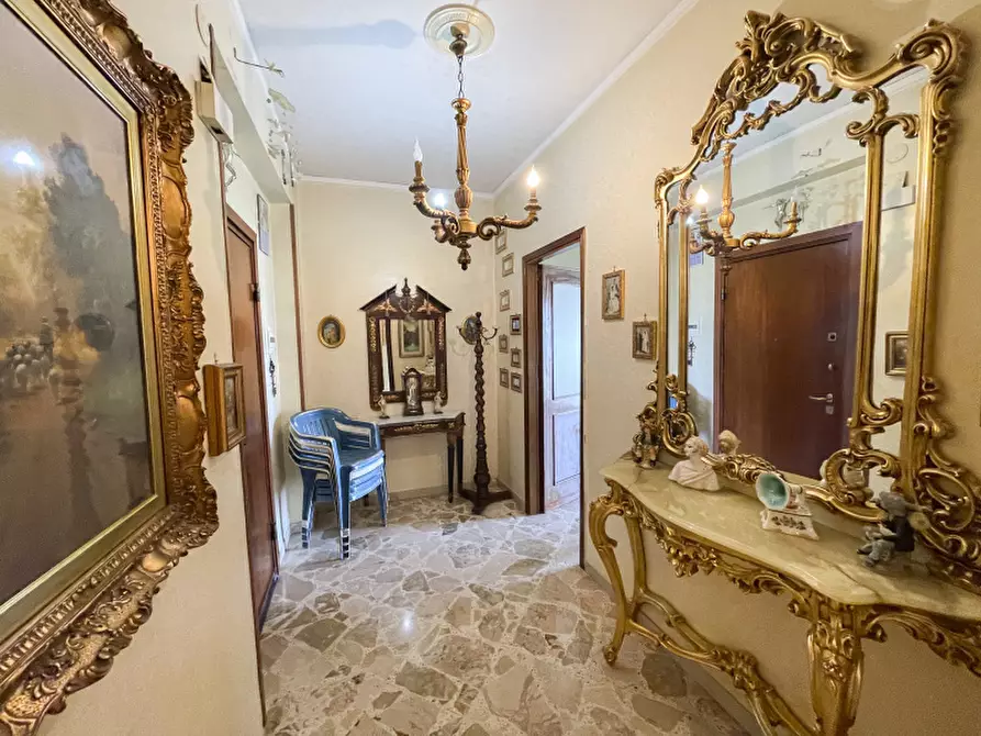 Immagine 3 di Appartamento in vendita  in Via Vincenzo Ajovalasit a Palermo