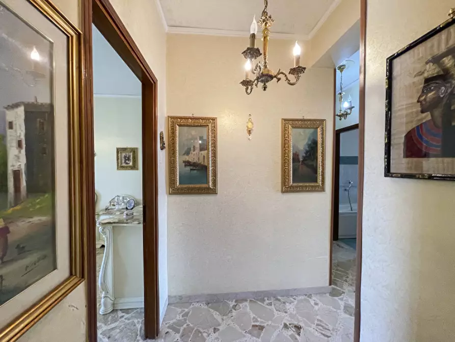 Immagine 4 di Appartamento in vendita  in Via Vincenzo Ajovalasit a Palermo