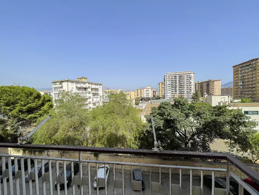 Immagine 16 di Appartamento in vendita  in Via Vincenzo Ajovalasit a Palermo