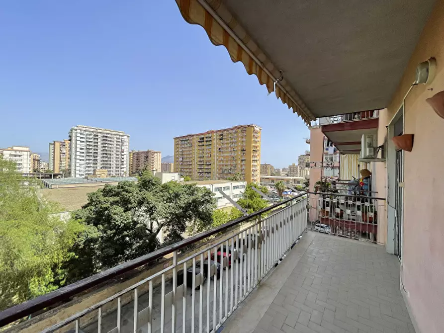 Immagine 31 di Appartamento in vendita  in Via Vincenzo Ajovalasit a Palermo