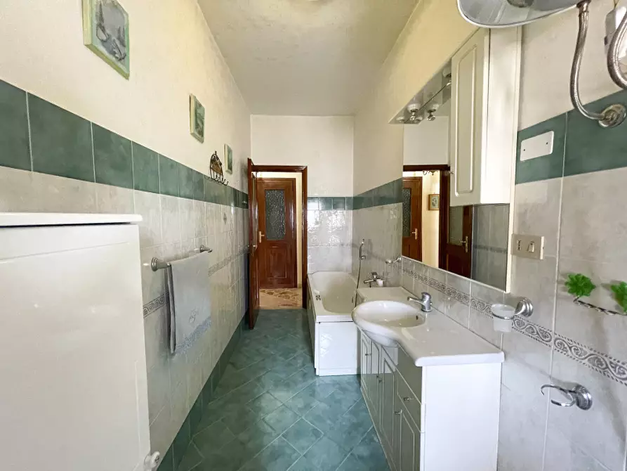 Immagine 25 di Appartamento in vendita  in Via Vincenzo Ajovalasit a Palermo