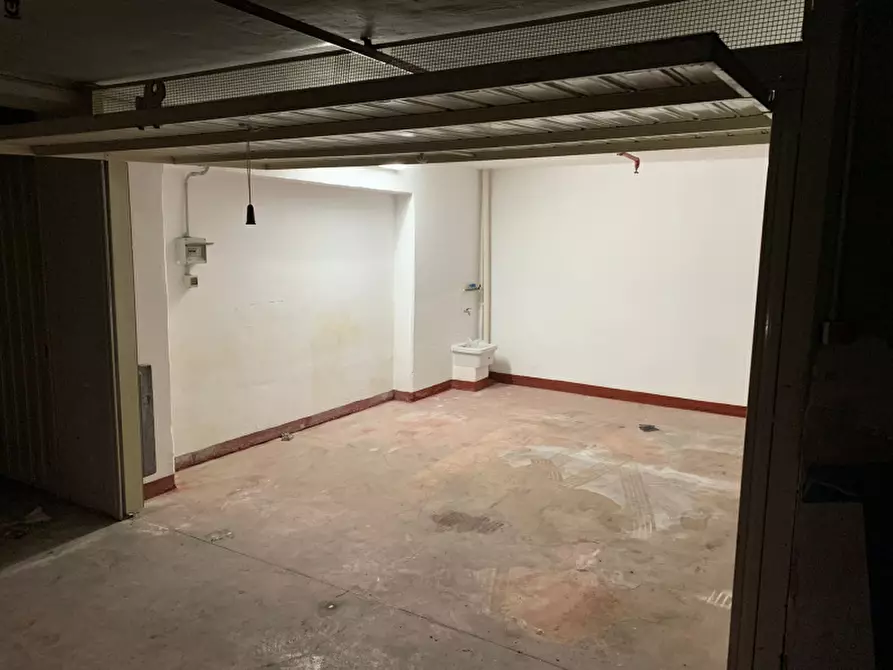 Immagine 7 di Box auto in vendita  in Via Portogallo a Palermo