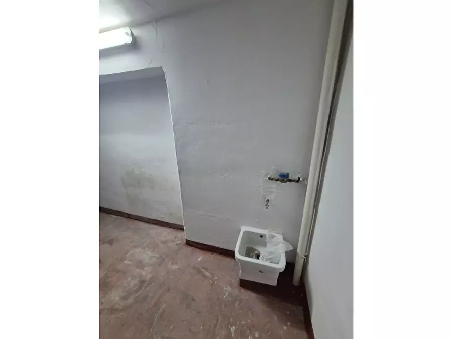 Immagine 9 di Box auto in vendita  in Via Portogallo a Palermo