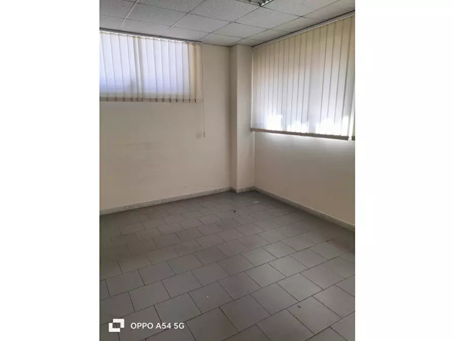 Immagine 5 di Negozio in vendita  in Via Messina a Catania