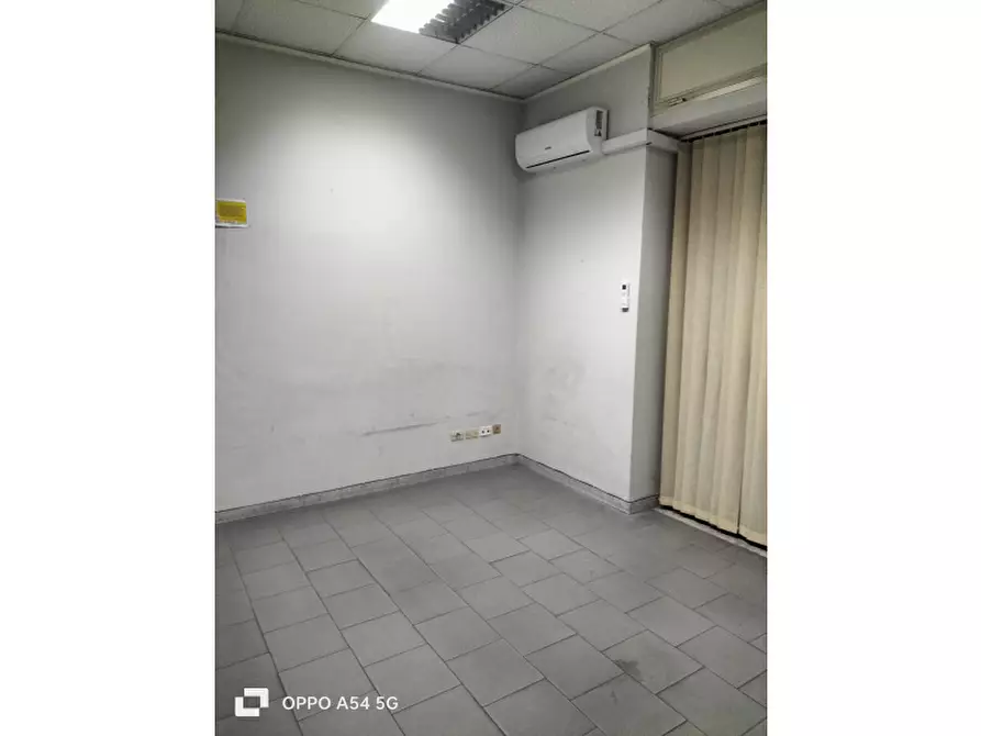 Immagine 6 di Negozio in vendita  in Via Messina a Catania