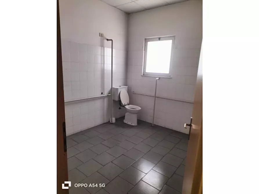 Immagine 7 di Negozio in vendita  in Via Messina a Catania