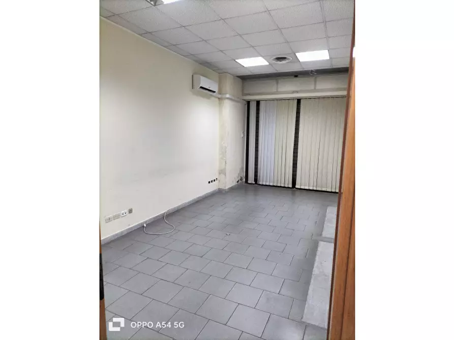 Immagine 9 di Negozio in vendita  in Via Messina a Catania