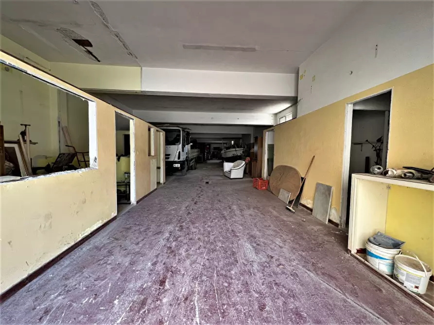 Immagine 4 di Capannone industriale in vendita  in Via Tago a Bagheria