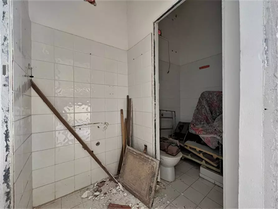 Immagine 12 di Capannone industriale in vendita  in Via Tago a Bagheria