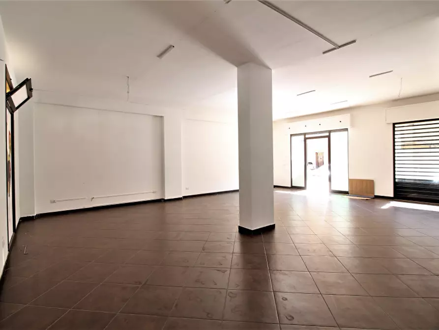 Immagine 2 di Negozio in vendita  in Via Corradino di Svevia a Bagheria