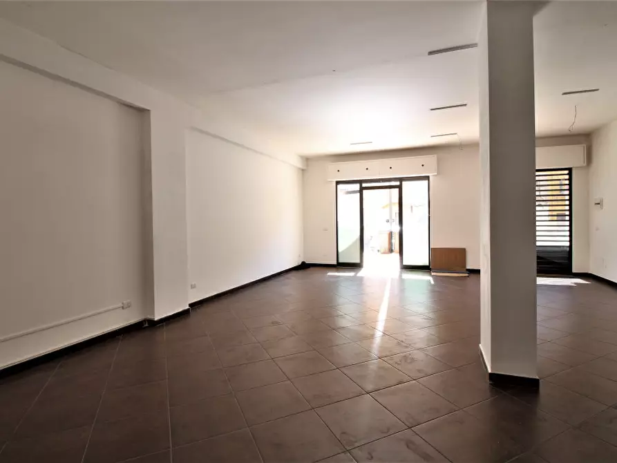 Immagine 4 di Negozio in vendita  in Via Corradino di Svevia a Bagheria
