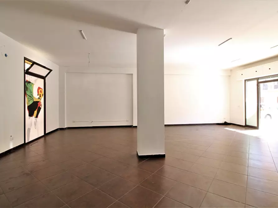 Immagine 5 di Negozio in vendita  in Via Corradino di Svevia a Bagheria