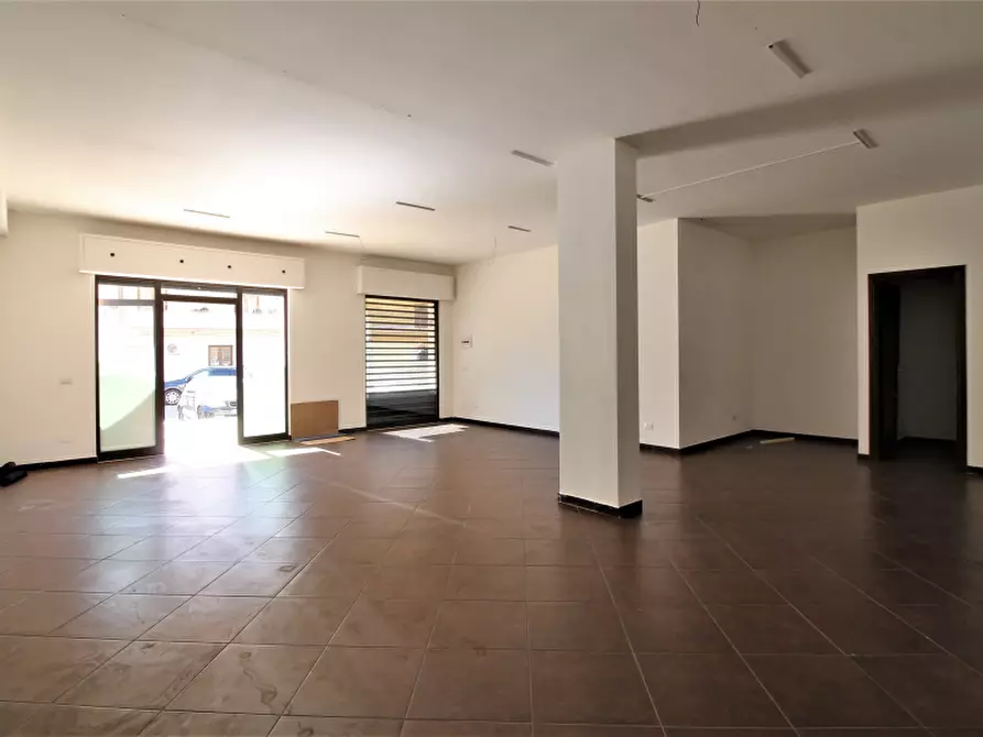 Immagine 6 di Negozio in vendita  in Via Corradino di Svevia a Bagheria