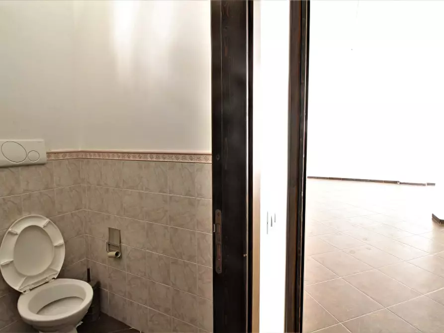 Immagine 9 di Negozio in vendita  in Via Corradino di Svevia a Bagheria