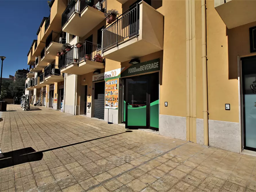 Immagine 11 di Negozio in vendita  in Via Corradino di Svevia a Bagheria