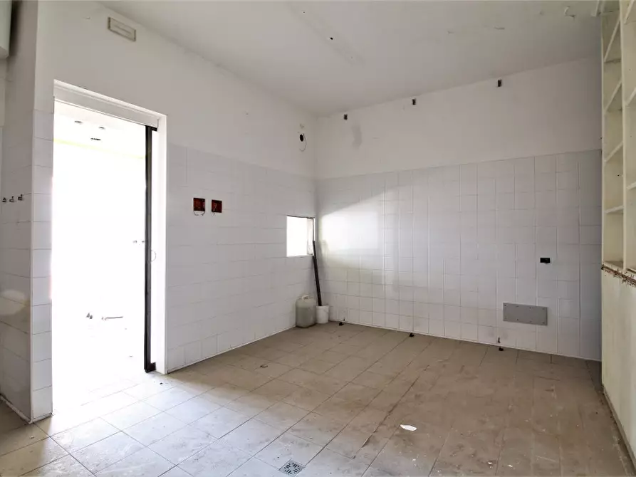 Immagine 7 di Negozio in affitto  in Via Vittorio Emanuele Orlando a Santa Flavia