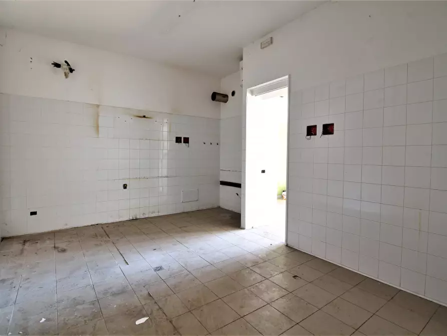 Immagine 8 di Negozio in affitto  in Via Vittorio Emanuele Orlando a Santa Flavia