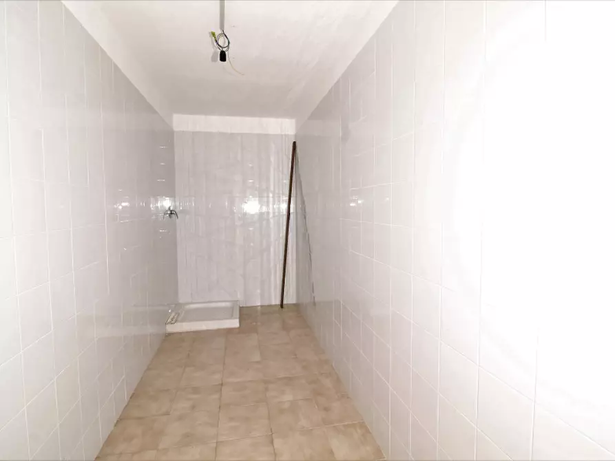 Immagine 13 di Negozio in affitto  in Via Vittorio Emanuele Orlando a Santa Flavia