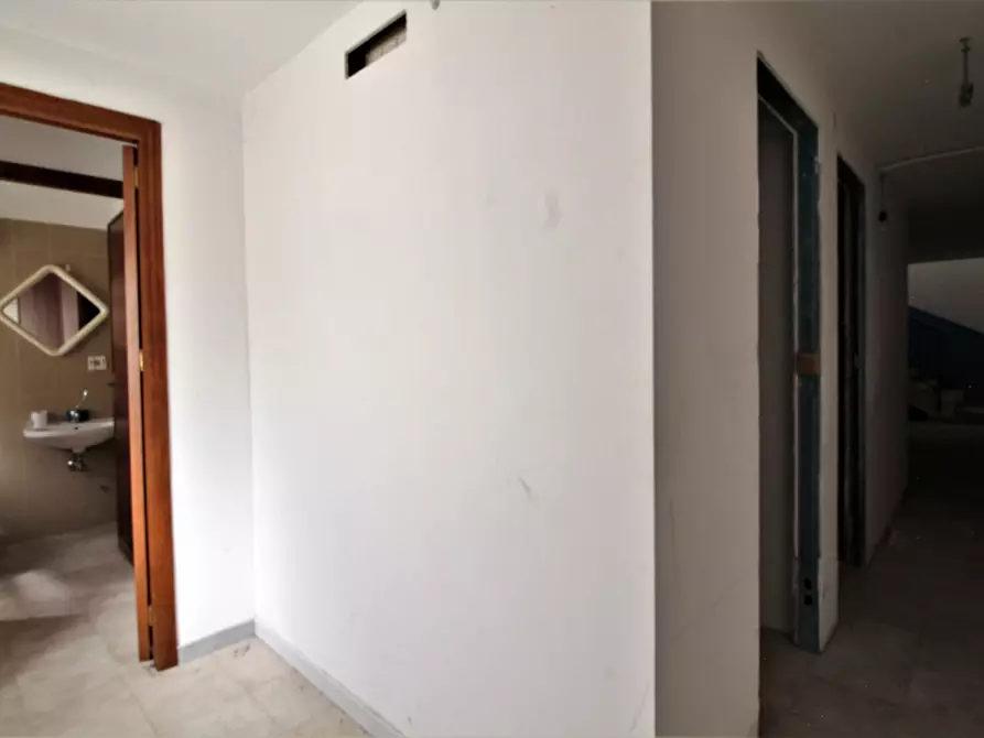 Immagine 14 di Negozio in affitto  in Via Vittorio Emanuele Orlando a Santa Flavia
