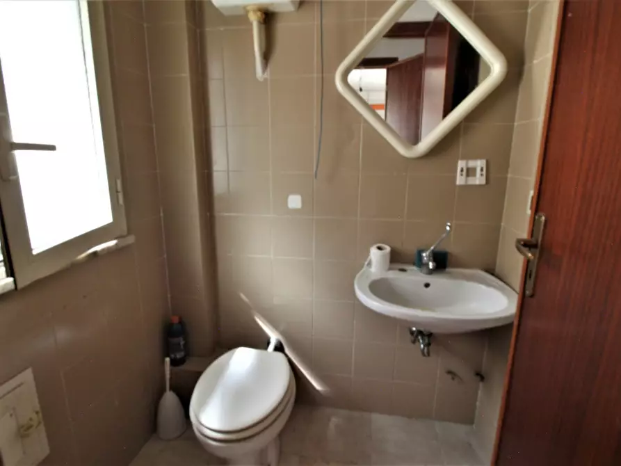 Immagine 15 di Negozio in affitto  in Via Vittorio Emanuele Orlando a Santa Flavia