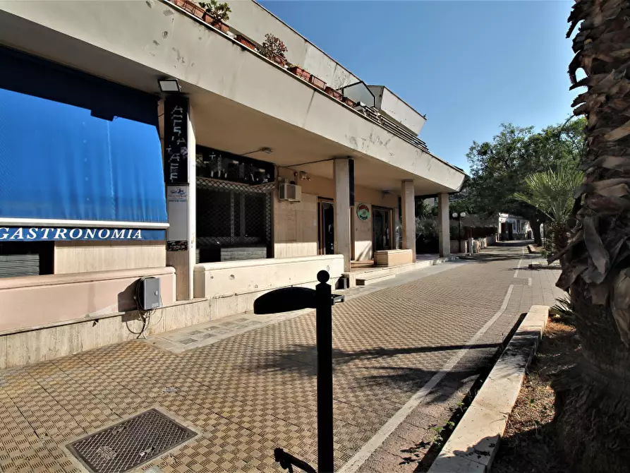 Immagine 17 di Negozio in affitto  in Via Vittorio Emanuele Orlando a Santa Flavia