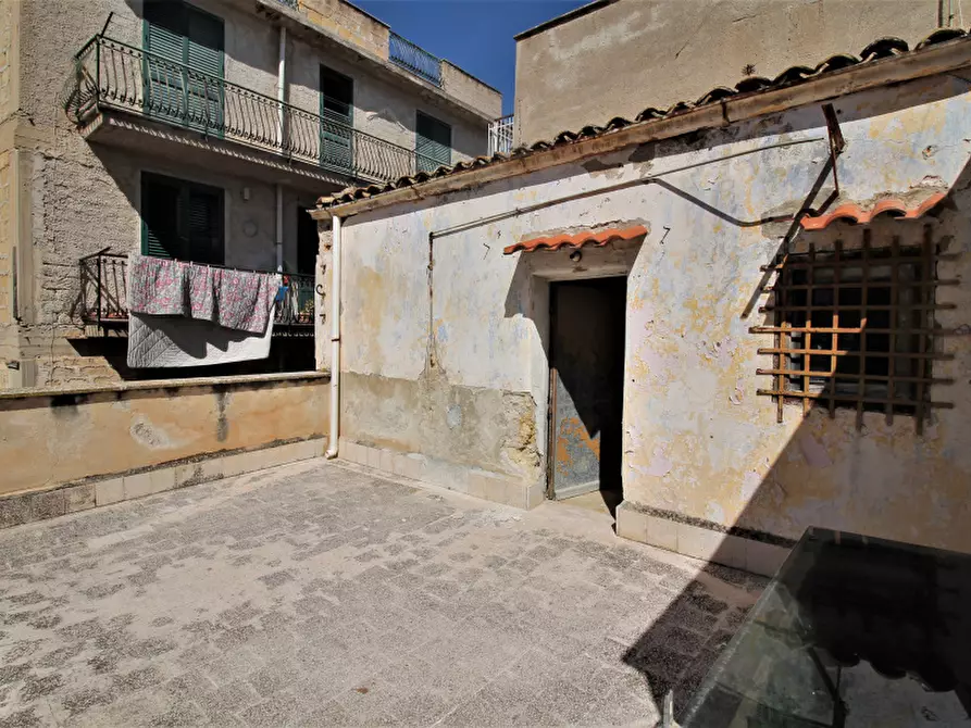 Immagine 7 di Palazzo in vendita  in Via Polizzi a Bagheria