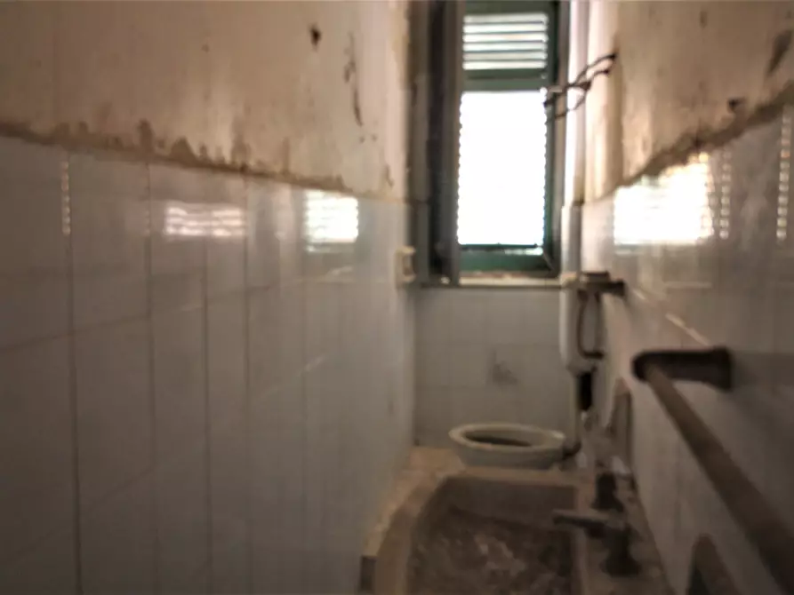 Immagine 11 di Palazzo in vendita  in Via Polizzi a Bagheria