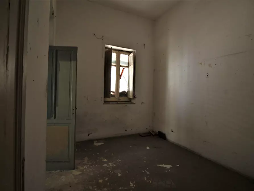 Immagine 12 di Palazzo in vendita  in Via Polizzi a Bagheria