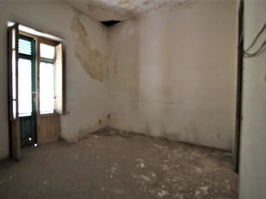 Immagine 13 di Palazzo in vendita  in Via Polizzi a Bagheria