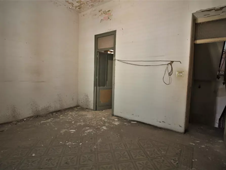 Immagine 14 di Palazzo in vendita  in Via Polizzi a Bagheria