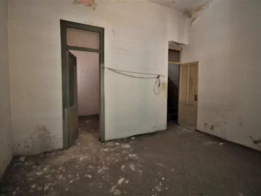 Immagine 15 di Palazzo in vendita  in Via Polizzi a Bagheria