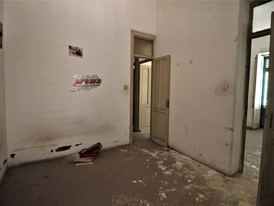 Immagine 16 di Palazzo in vendita  in Via Polizzi a Bagheria